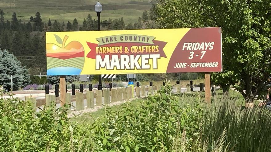 Farmers Market Fridays sign